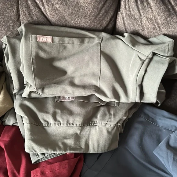 Figs Srubs - Picture 10 of 12